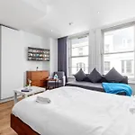 Stylish Sleep6 Flat At Iconic Piccadilly Circusvr6